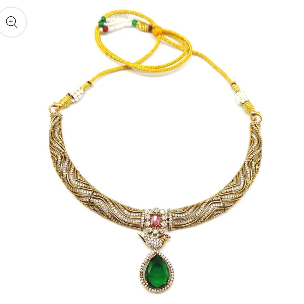 Elegant Gold and Green Necklace